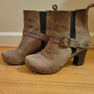Dansko Reegan. Leather Ankle Boots